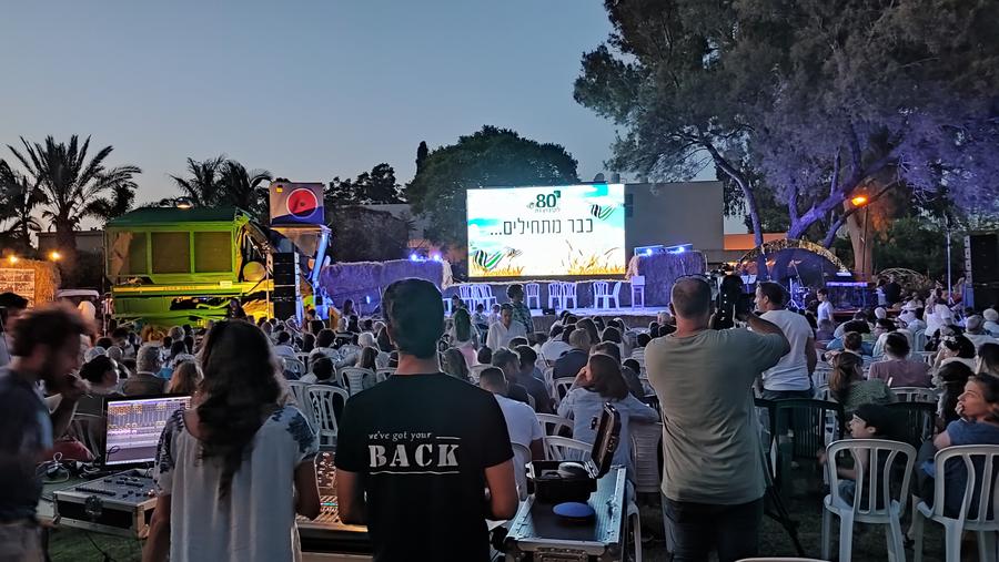 מסך LED רדיאנס באירוע